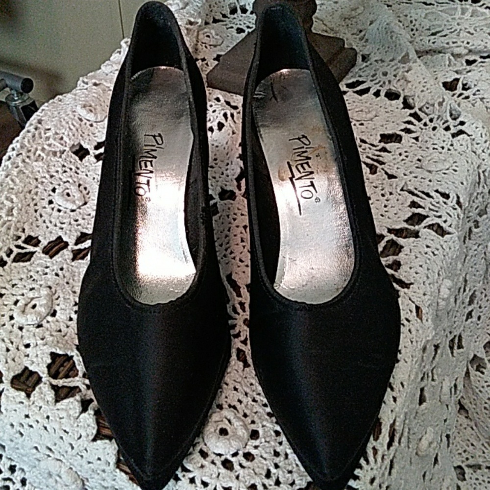Womens black heel pumps